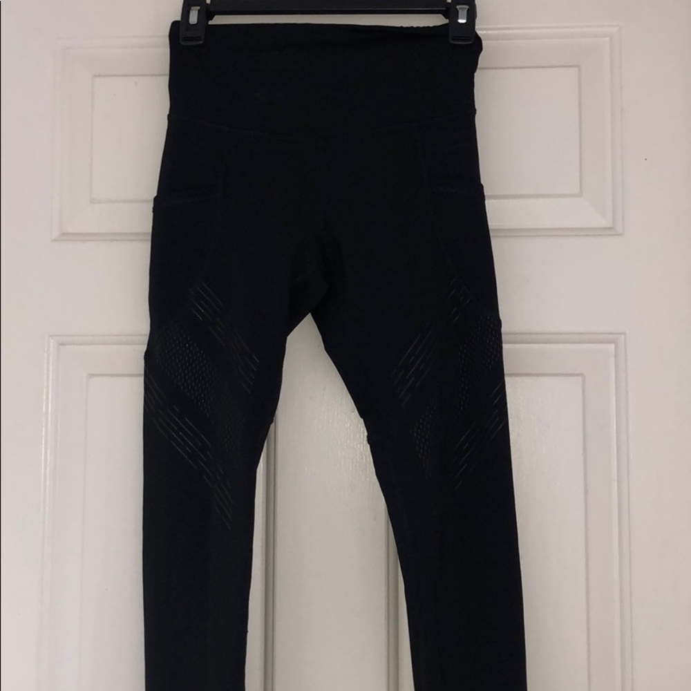 Black leggings with design and pockets